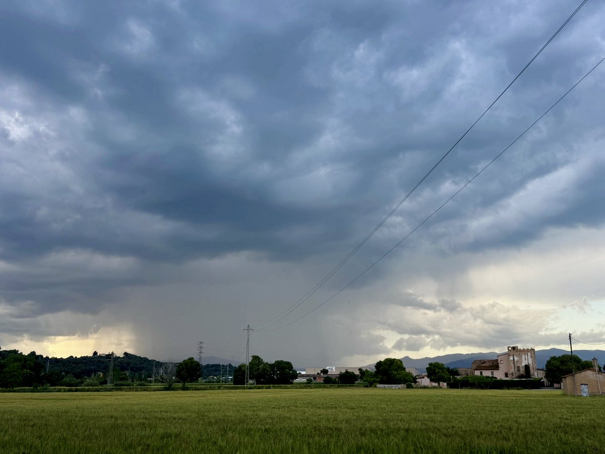 Hoy en #cielosESA...

<a href="/ljuank/">Juank</a> nos envía este cielo cubierto de nubes de tormenta

¡Muchas gracias <a href="/ljuank/">Juank</a> por tu foto!
Etiqueta tus 📸📸 con #cielosESA