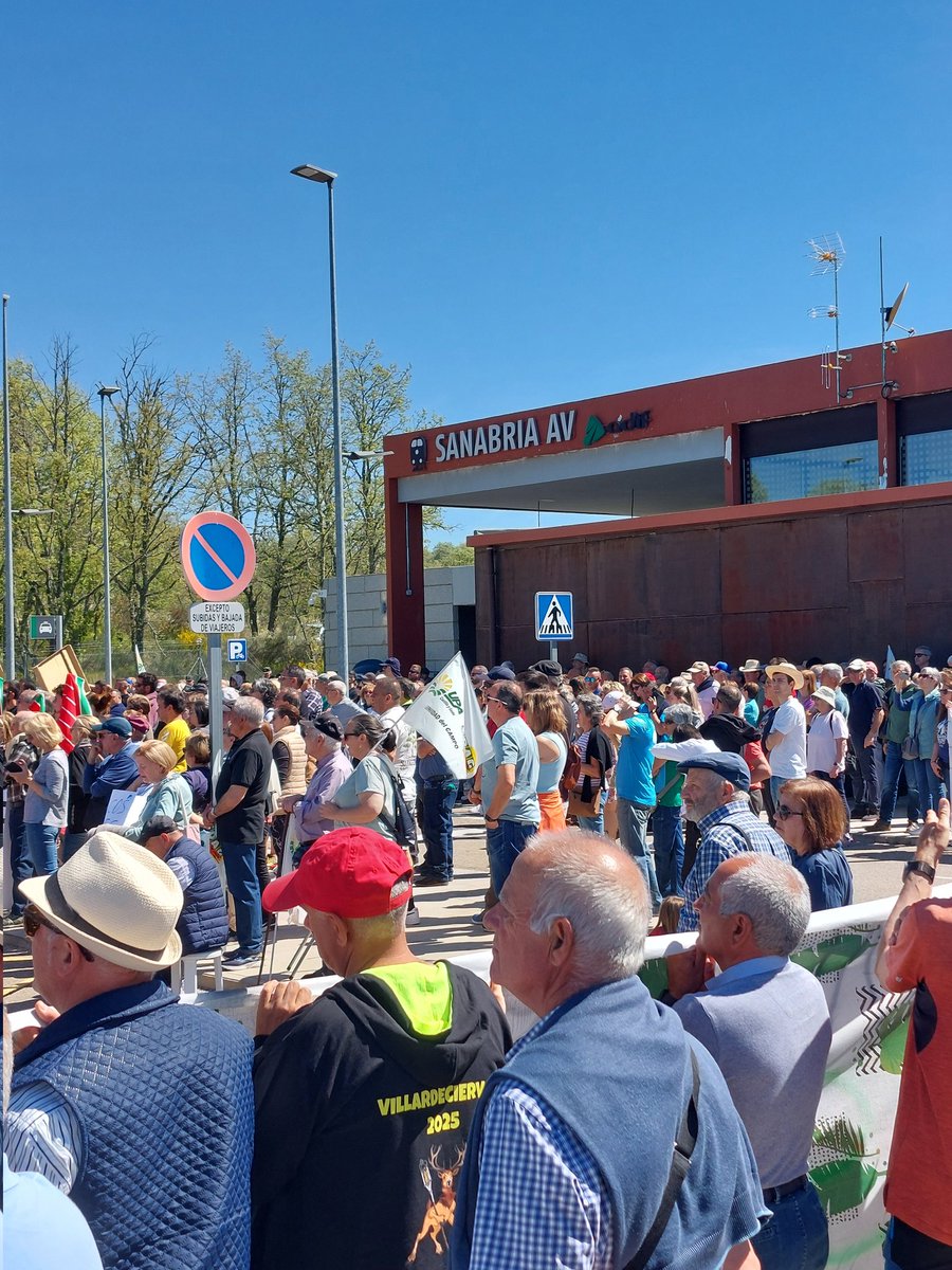 Adrián Herrero tweet media