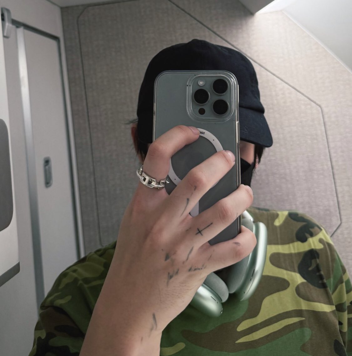 bet ang finger tattoo hahaha