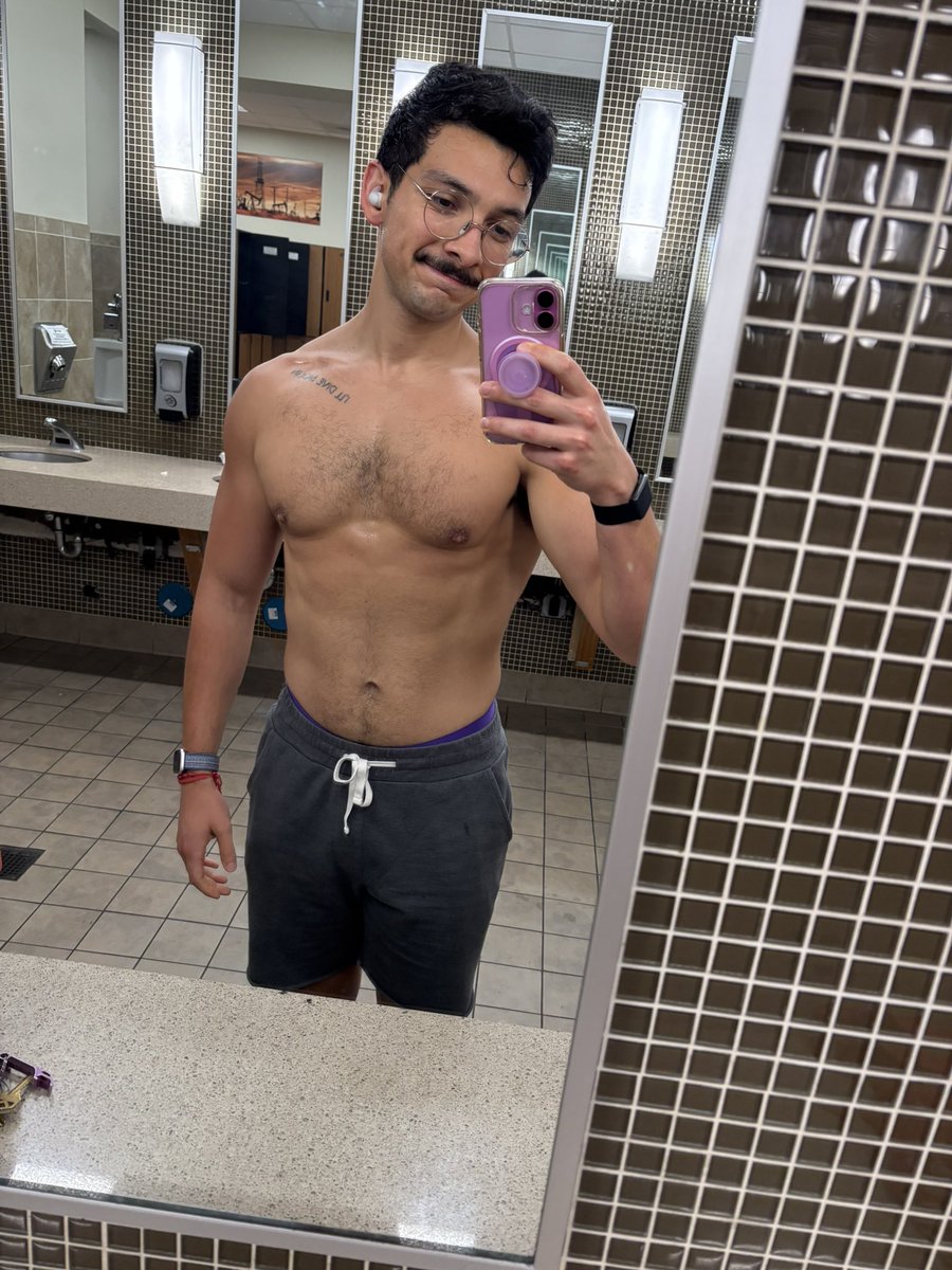 mellamoabel's tweet photo. Today’s workout made me realize that I have to move away from only using non-stim preworkouts if I’m gonna be waking up so early to work out before work. My will isn’t strong enough, I need hella caffeine - I tried to be resistant to it lmao https://t.co/BuRXplYCsE