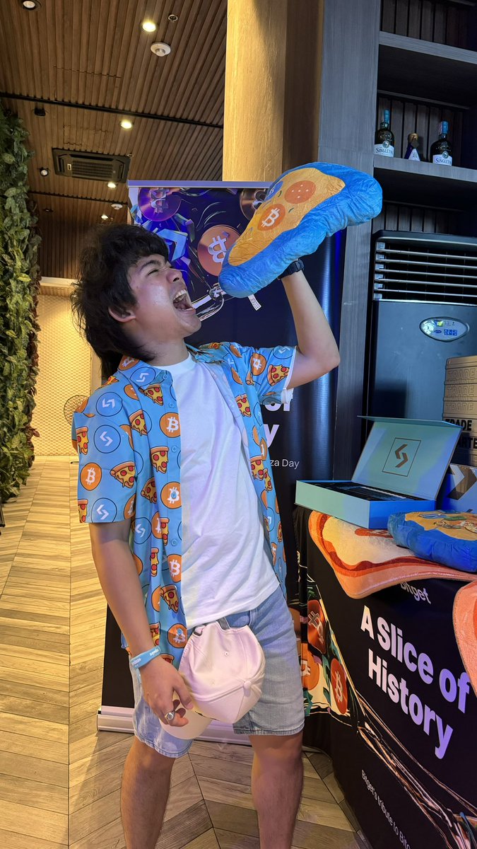 CELEBRATING BITCOIN PIZZA DAY WITH BITGET PHILIPPINES TODAY! 🍕😍

HARD FLEXING THIS $BTC $BGB POLO!