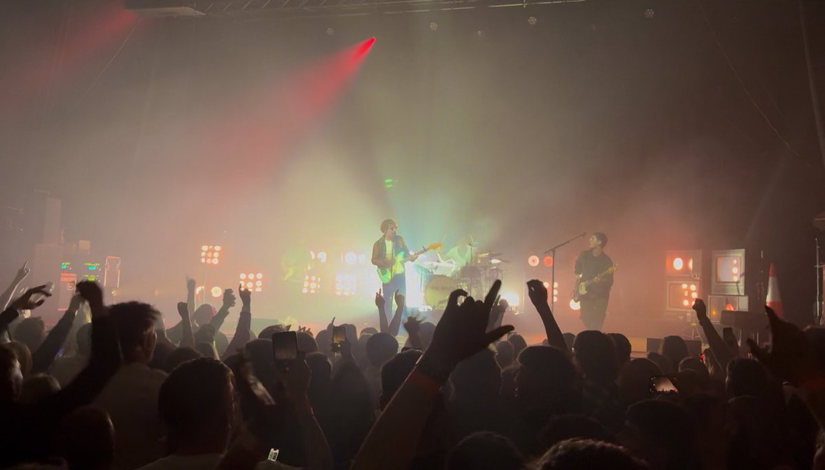 Tremendous gig <a href="/mbro_townhall/">Middlesbrough Town Hall</a> last night <a href="/TheSnuts/">The Snuts</a> 🤘🏻🏴󠁧󠁢󠁳󠁣󠁴󠁿