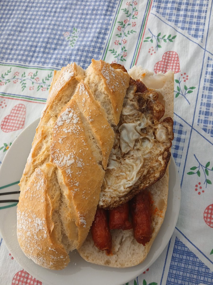 AsiSioNo (@fmazra) on Twitter photo Vuelvo a València y...
Hay que almorzar y como sólo hay pintxos, pues me he preparado un ESMORSARET.
Txistorra con huevo de corral frito en el aceite de la txistorra, me han faltado unas patatitas pero,
<a href="/CulturaAlmuerzo/">Cacau D'Or 🍊</a>
<a href="/pacolonso/">Paco Alonso 🍊👉🦋</a>
<a href="/volldamm/">Voll-Damm</a>
Cuando venís???? Vuelvo a València y...
Hay que almorzar y como sólo hay pintxos, pues me he preparado un ESMORSARET.
Txistorra con huevo de corral frito en el aceite de la txistorra, me han faltado unas patatitas pero,
<a href="/CulturaAlmuerzo/">Cacau D'Or 🍊</a>
<a href="/pacolonso/">Paco Alonso 🍊👉🦋</a>
<a href="/volldamm/">Voll-Damm</a>
Cuando venís????