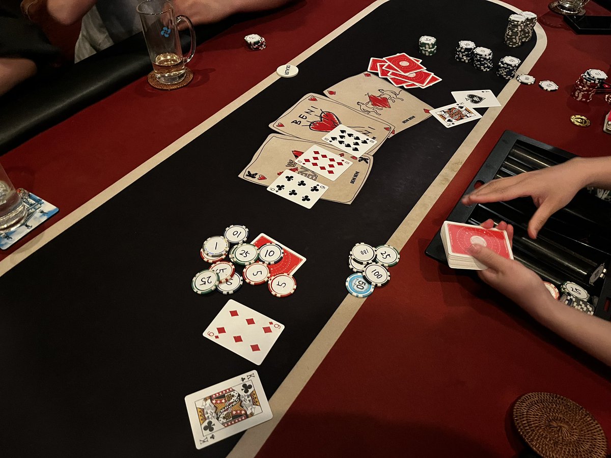 フロップツーペでターン/リバーで♠️でてフラッシュで事故った…。1位だったし調子乗ってシンさんとサシでバトって800点渡したのは良い思い出  #ポーカーナイト
オンライン含め過去1脳汁出た