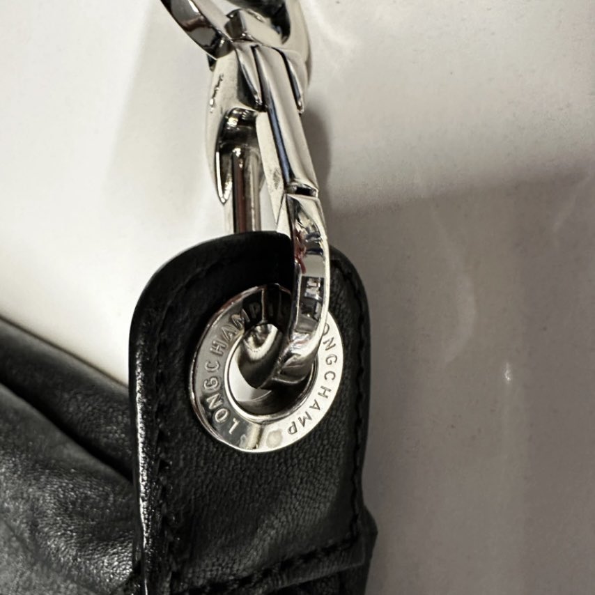 usedfromme's tweet photo. ส่งต่อ LONGCHAMP LE PLIAGE XTRA TOP HANDLE BAG S BLACK ของแท้ซื้อจากช้อปเมกา 
รุ่นนี้เป็นหนังแท้ทั้งใบนะคะเป็นรุ่นเก่าด้านในสีน้ำตาล ตำห���ิเล็กน้อยตามภาพค่า

1500 ส่งฟรี

#ส่งต่อlongchamp #longchampมือสอง
#ส่งต่อเสื้อผ้า #ส่งต่อเสื้อมือสอง #เสื้อผ้ามือสอง #ส่งต่อเสื้อผ้ามือ2 https://t.co/xI2hzQoJL7