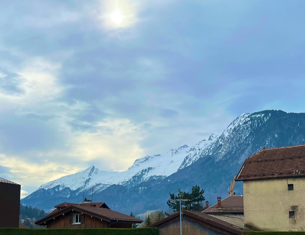 Good morning people!

Saturday isn’t just for rest.
It’s a chance to build what others delay.

Enjoy it.
But don’t waste it.

Have a great day!