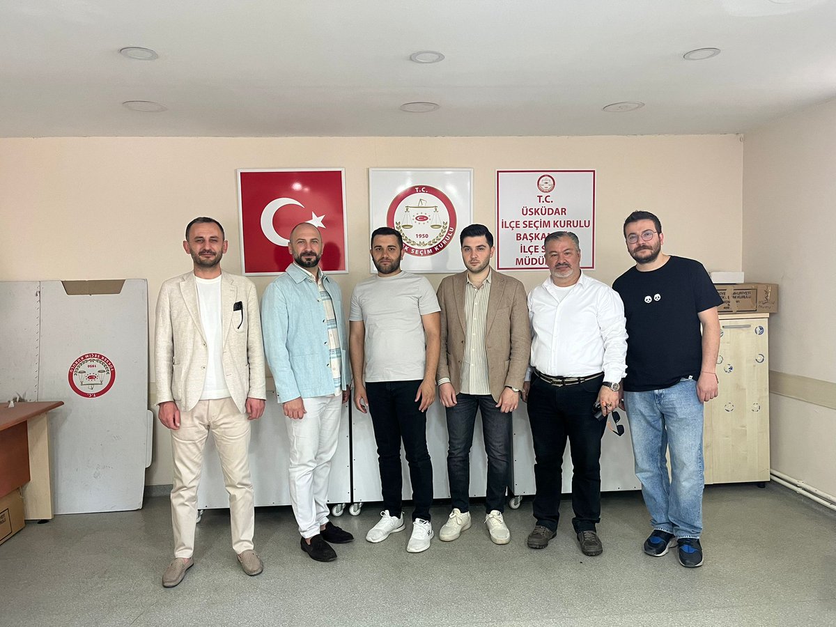 İlçe Başkanımız Sayın Av. Sezer ENGİN ve teşkilatımız ile birlikte Zeynep kamil muhtarımız Sayın Kıymet ŞANLIER ve İlçe seçim kurulu müdürümüz Sayın İbrahim KAYA' ya ziyarette bulunduk. Kendilerine ilgi ve alakalarından dolayı teşekkür ederiz ☀️🇹🇷

#zeynepkamil #muhtar