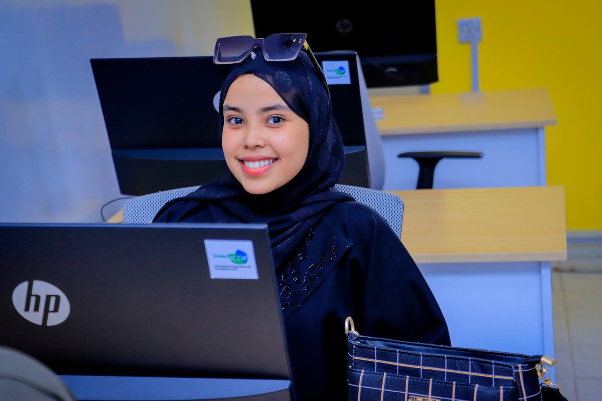 SomalilandZ's tweet photo. Students from Amoud University, Faculty of ICT (Department of BIT - Junior Class A), visited the Somaliland Innovation Zone today. They were warmly welcomed by the management and staff, who gave them an insightful briefing on how the innovation hub operates. #SIZ
#AmoudUniversity https://t.co/Ms32d4h4xT