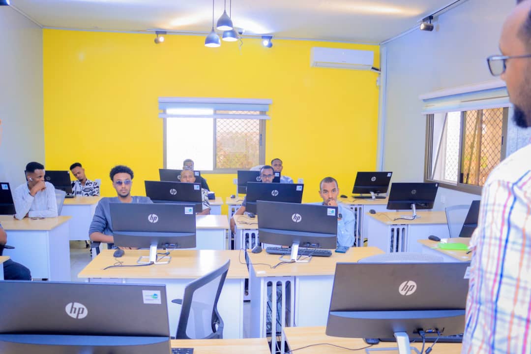 SomalilandZ's tweet photo. Students from Amoud University, Faculty of ICT (Department of BIT - Junior Class A), visited the Somaliland Innovation Zone today. They were warmly welcomed by the management and staff, who gave them an insightful briefing on how the innovation hub operates. #SIZ
#AmoudUniversity https://t.co/Ms32d4h4xT