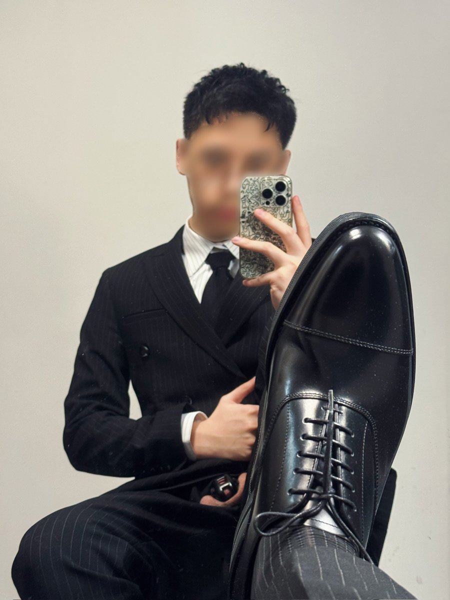 穿上皮鞋就很想踩点什么😎