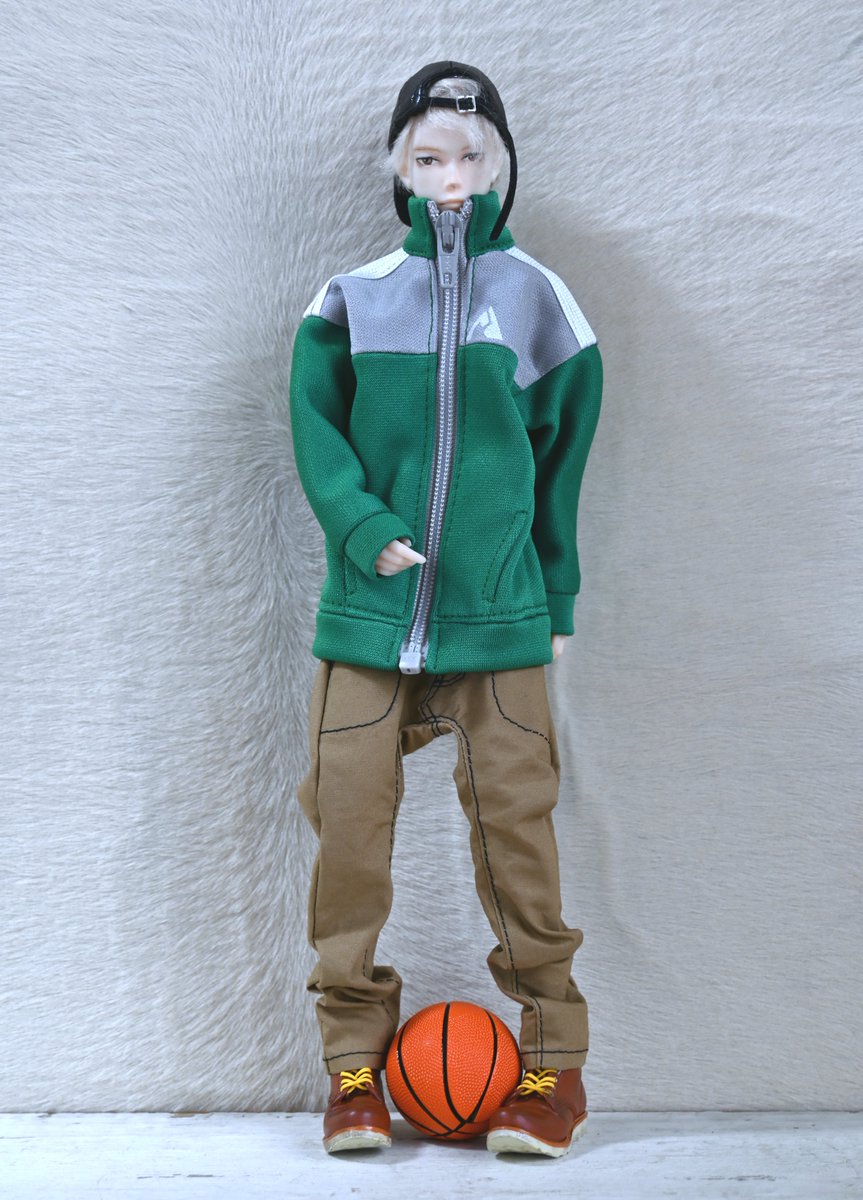 note更新しました 
note.com/junko0411
明日のドールショウ75夏に出展します。
 新作はトラックジャケットの他にスナップサルエルも 作りました。 
ビツ30、六分の一男子図鑑ナインの2サイズあります。 お天気悪いようですので、お気を付けてお越し下さいませ😊