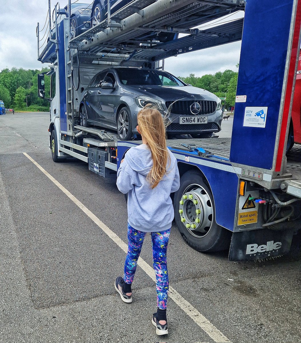 Smashing out a Saturday unusually, trying to get a headstart on next week, luckily I've got my trainee helping to lighten the load 👊