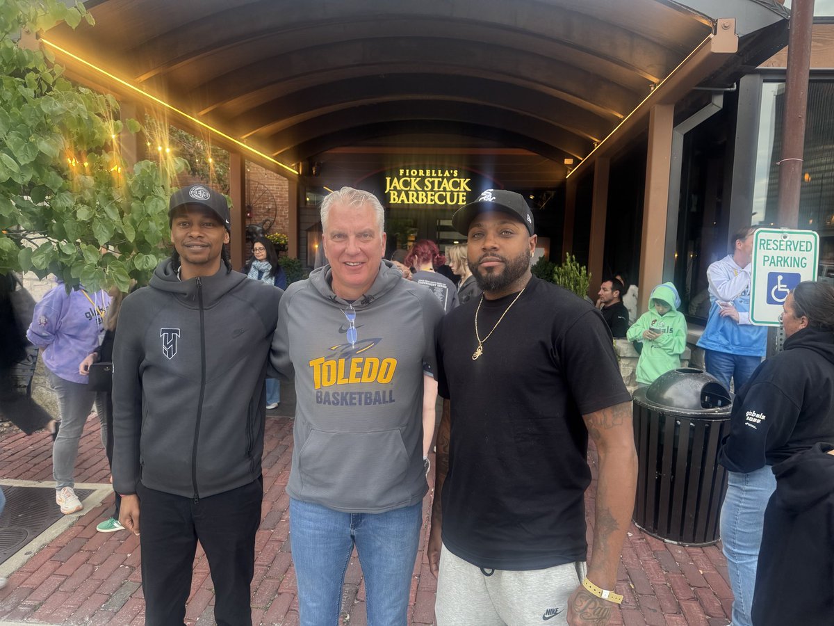 Coach_Kowalczyk's tweet photo. Always great to be with two former players. Proud of both @Bree0 &amp; @Rian_Pearson5 GREAT men! https://t.co/XPfwudJtNN
