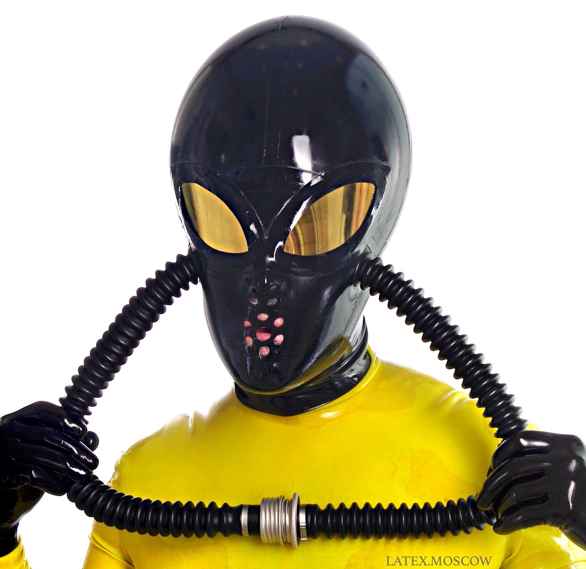 The new version of our original Alien mask is now available for order 👽
Now you can choose different colors of plastic eye lenses.
Order a mask: tinyurl.com/3td4tpt4
#mask #latexmask #rubbermask #alienmask #latexalien