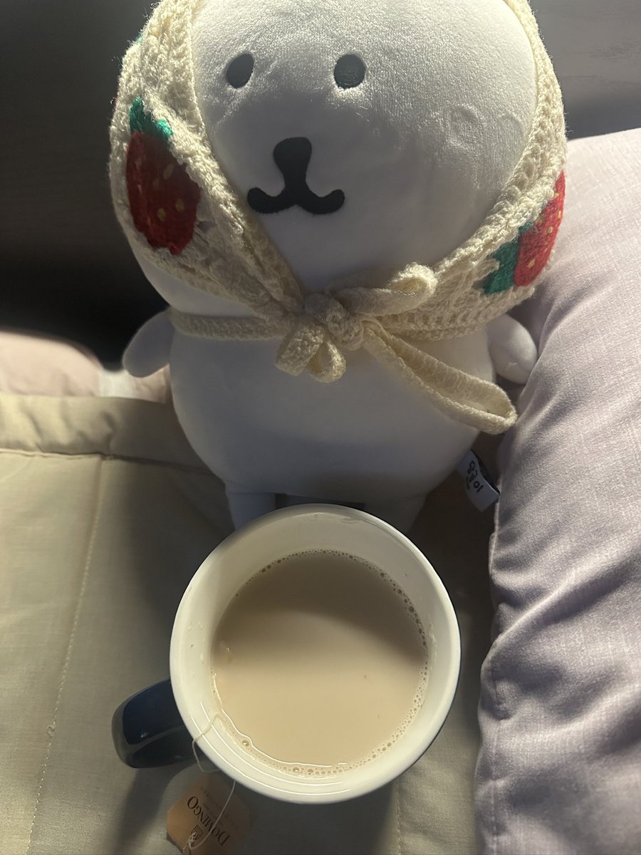 열어분 록우드배우 캐머런이 지가 즐겨마시는 차 만드는법 공개했는데 심심해서 따라만들었는데, 대박 존맛탱임... 천젠가... 아니 도밍고 맛있는거 쓰긴했는데 대박맛있음... 영국인이 되... 참고로 밤꿀썼음. 꼭드셔..#lockwoodandco