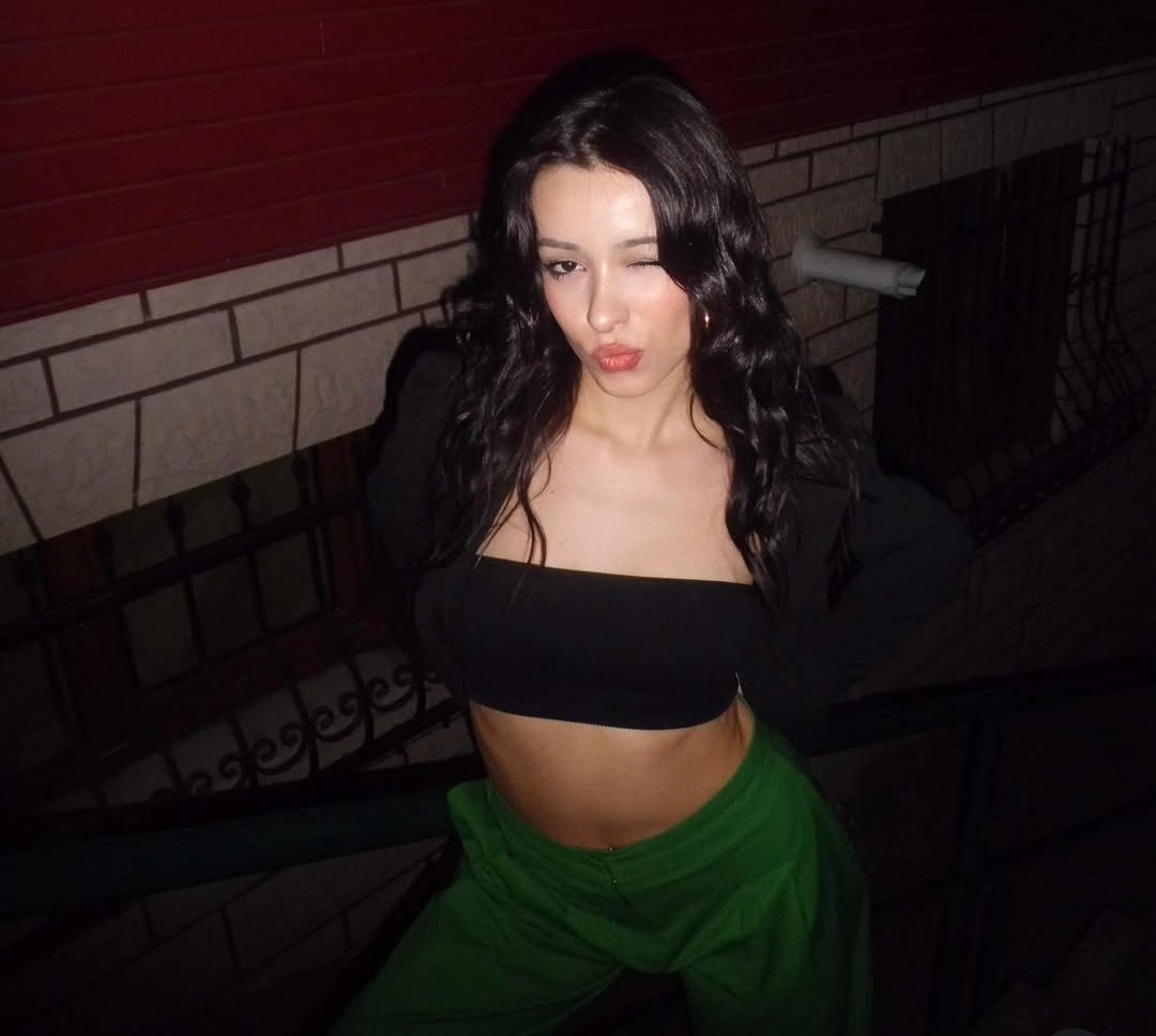 özden pics tweet media