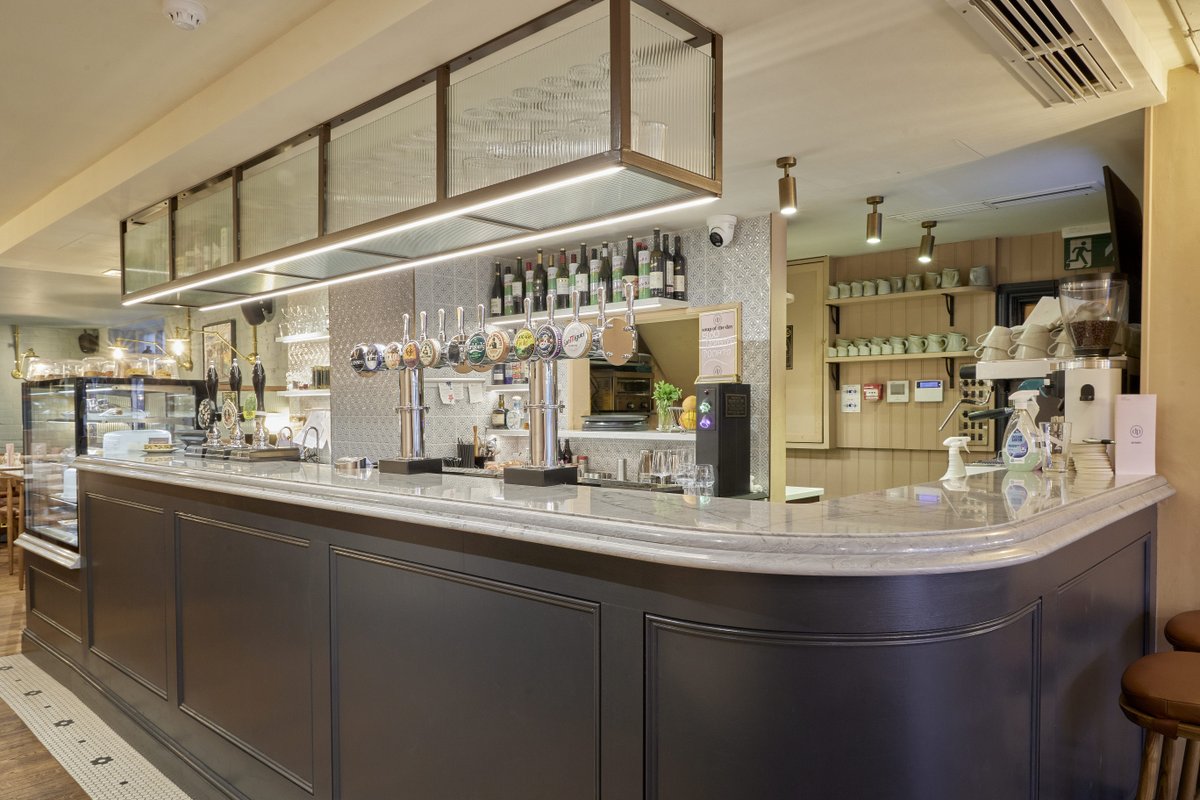 When it comes to blending classic charm with modern functionality, few materials achieve this as seamlessly as CRL Quartz. That’s why this versatile surface was chosen for the stunning refurbishment of Don Paddy's, a popular bar and kitchen.
Pictured: Cristallo Platino