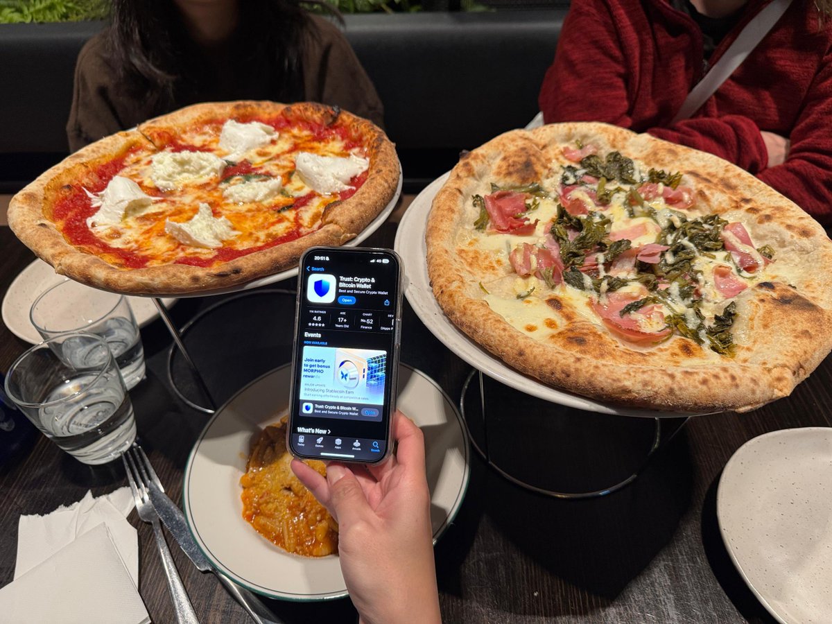 0xzTom's tweet photo. Pizza day party with @TrustWallet @trustwalletzh !!!

#TrustSquadPizza
#BitcoinPizzaDay https://t.co/UEOXk9b8D8