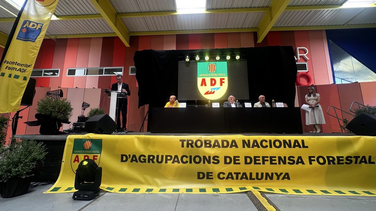 SFADF (@sfadfcat) on Twitter photo 🎤 Cloenda dels parlaments de la Trobada ADF Calonge 2025
El conseller <a href="/oscarordeig/">Òscar Ordeig</a> ha tancat l’acte oficial de la trobada amb un missatge de reconeixement i compromís amb el voluntariat ADF i la gestió forestal del país. 🌿🔥
💬 “Les ADF sou un exemple de territori actiu, 🎤 Cloenda dels parlaments de la Trobada ADF Calonge 2025
El conseller <a href="/oscarordeig/">Òscar Ordeig</a> ha tancat l’acte oficial de la trobada amb un missatge de reconeixement i compromís amb el voluntariat ADF i la gestió forestal del país. 🌿🔥
💬 “Les ADF sou un exemple de territori actiu,