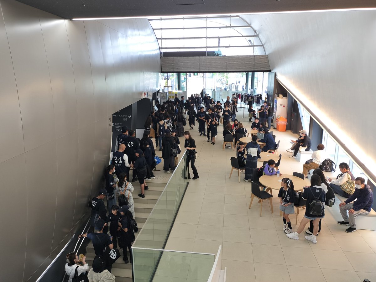 今年のファン感謝祭、一言で言うなら「感動」でした。
昇格・優勝を改めて噛み締め、そしてこんなにもたくさんの皆さんに応援してもらえるクラブになったのかと胸がいっぱいになりました。
今シーズンのMC業務はこれにて終了。
A-xxのみなさん、ありがとうございました！
#アルティーリ千葉