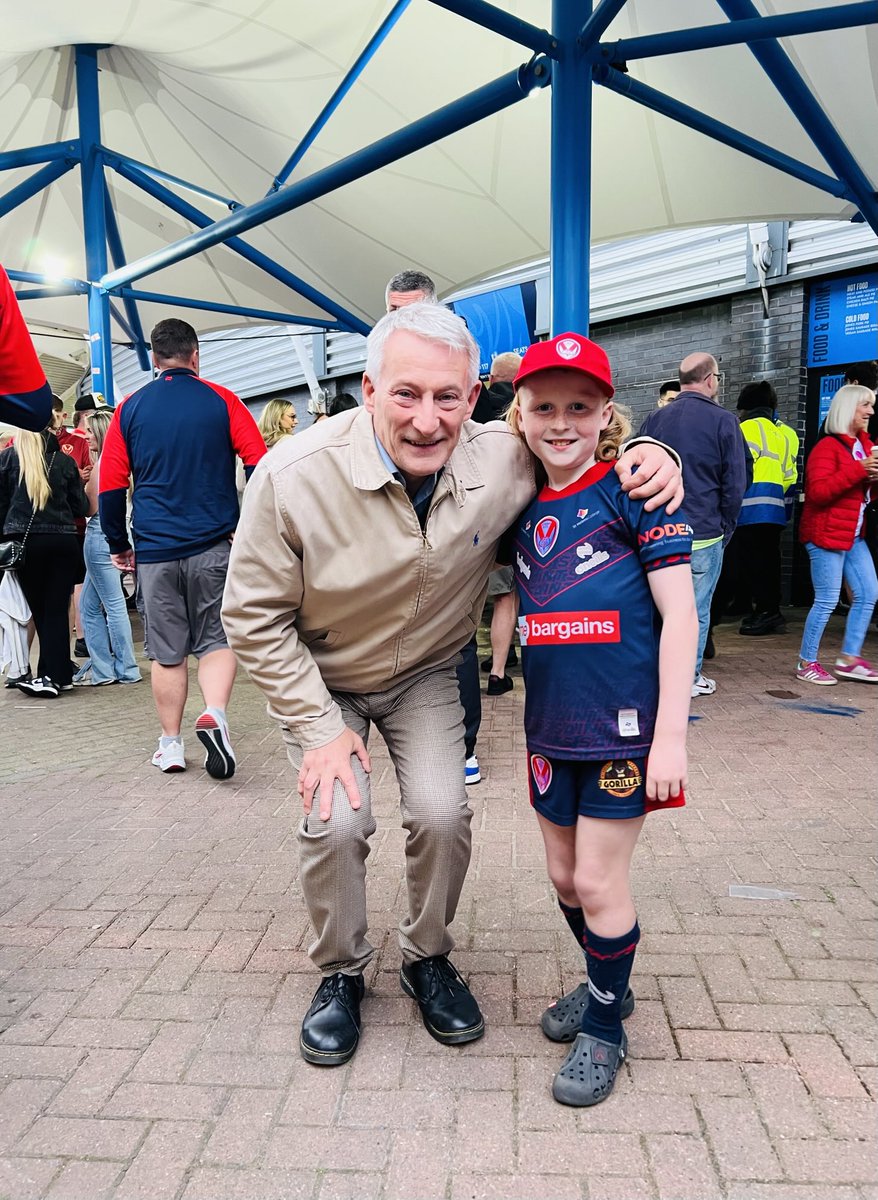Paul Delaney (@dpoetrybuzz) on Twitter photo Again, catching up with my cool little friend Theo last night at <a href="/Saints1890/">St.Helens R.F.C.</a> v <a href="/Giantsrl/">Huddersfield Giants 🐮🔔</a> - he’s at every match, home and away! 💪🏉❤️ <a href="/HolySpiritWA9/">Holy Spirit Catholic Primary</a> Again, catching up with my cool little friend Theo last night at <a href="/Saints1890/">St.Helens R.F.C.</a> v <a href="/Giantsrl/">Huddersfield Giants 🐮🔔</a> - he’s at every match, home and away! 💪🏉❤️ <a href="/HolySpiritWA9/">Holy Spirit Catholic Primary</a>