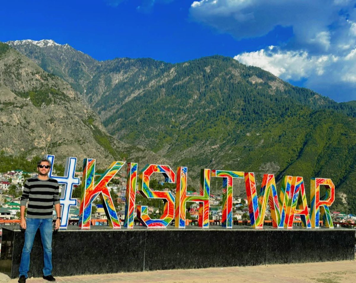 Mein to bas ik zarra hoon Iski khaak mein, 
Ye Shehar meri #Jannat aur mein iski firaaq mein! #VichaarVimarsh #Paradise #Home #KishtwarDiaries #Memories  ⛰️ ❤️