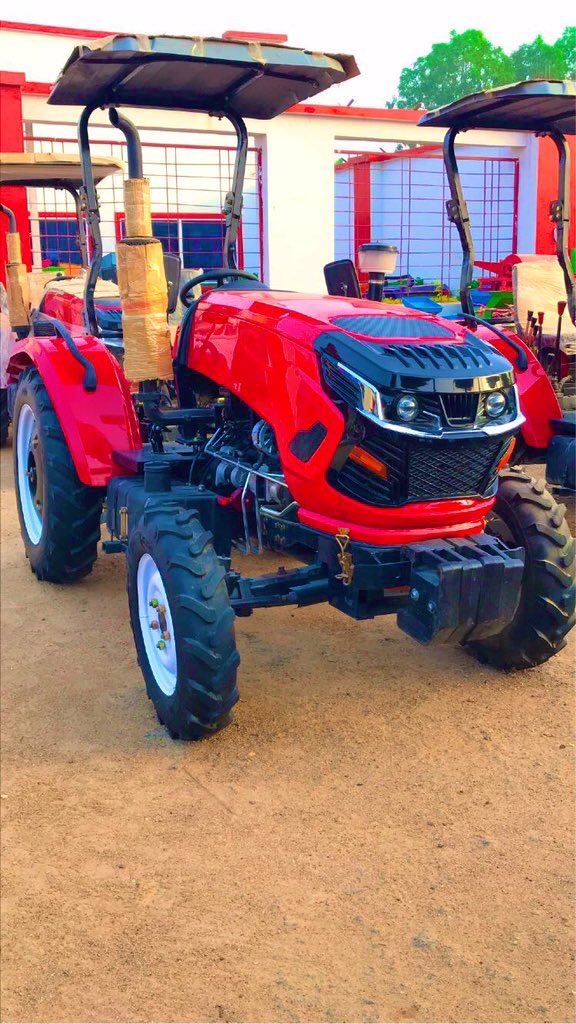 speaker_001's tweet photo. Howo 604 tractor:

•Key features &amp; Specs:
- Engine: 4-cylinder, 3.9L turbocharged diesel, 60 HP
- Transmission: 8F x 8R mechanical
- Drive: 4WD
- Lift Capacity: 3,086 lbs
- PTO: 540/1000 rpm
- Weight: 7,716 lbs
- Fuel Capacity: 26.4 gal

Last Last 
Fubara 
Cubana chief Priest https://t.co/v08YDjnY4I
