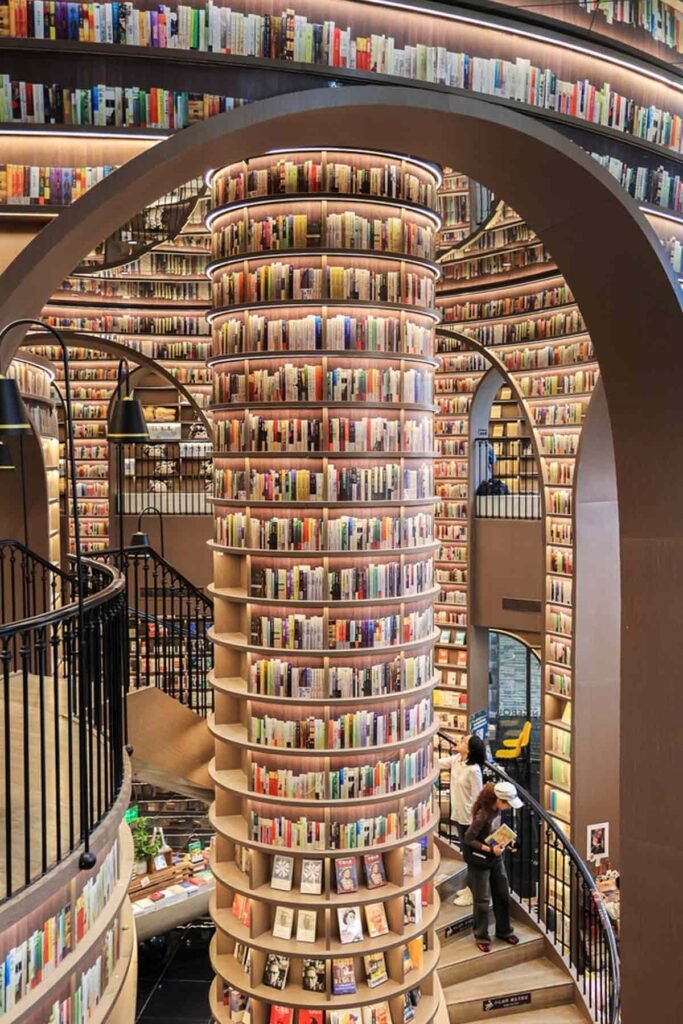 Esta es la prueba
Son los libros que compró y leyó una estudiante normal de bachillerato (letras) de los 2000-10 los que hay que sumar otros prestados
No entrabas en la terciaria sin pasar —de verdad— por 300 grandes libros; hoy hay gente que empieza a trabajar sin haber leído 1