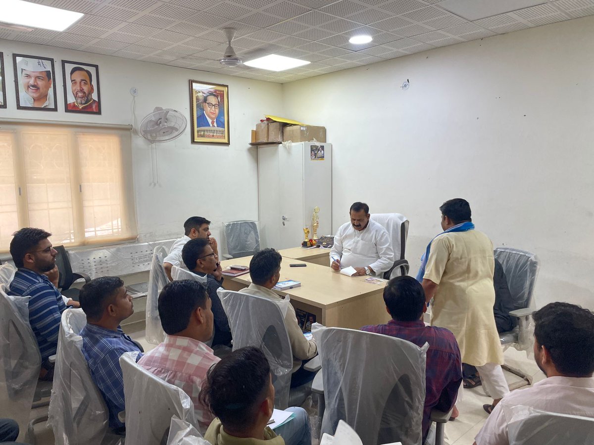 MLA Ch. Surendra Kumar (@mlasurendrakr) on Twitter photo рдЖрдЬ рджрд┐рд▓реНрд▓реА рдЬрд▓ рдмреЛрд░реНрдб рдХреЗ рдЕрдзрд┐рдХрд╛рд░рд┐рдпреЛрдВ рдХреЗ рд╕рд╛рде рдорд╣рддреНрд╡рдкреВрд░реНрдг рдмреИрдардХ рдХреА, рдЬрд┐рд╕рдореЗрдВ рдХреНрд╖реЗрддреНрд░рд╡рд╛рд╕рд┐рдпреЛрдВ рдХреЛ рд╣реЛ рд░рд╣реА рдкреАрдиреЗ рдХреЗ рдкрд╛рдиреА рдХреА рд╕рдорд╕реНрдпрд╛ рдкрд░ рд╡рд┐рд╕реНрддрд╛рд░ рд╕реЗ рдЪрд░реНрдЪрд╛ рдХреА рдЧрдИред
рдореИрдВрдиреЗ рдЕрдзрд┐рдХрд╛рд░рд┐рдпреЛрдВ рдХреЛ рдирд┐рд░реНрджреЗрд╢ рджрд┐рдП рд╣реИрдВ рдХрд┐ рдЗрд╕ рдЧрдВрднреАрд░ рд╕рдорд╕реНрдпрд╛ рдХрд╛ рд╕рдорд╛рдзрд╛рди рддреНрд╡рд░рд┐рдд рдФрд░ рд╕реНрдерд╛рдпреА рд░реВрдк рд╕реЗ рдХрд┐рдпрд╛ рдЬрд╛рдП, рддрд╛рдХрд┐ рд▓реЛрдЧреЛрдВ рдХреЛ рд░рд╛рд╣рдд рдорд┐рд▓ рд╕рдХреЗред
рдЬрдирддрд╛ рдХреА рдЖрдЬ рджрд┐рд▓реНрд▓реА рдЬрд▓ рдмреЛрд░реНрдб рдХреЗ рдЕрдзрд┐рдХрд╛рд░рд┐рдпреЛрдВ рдХреЗ рд╕рд╛рде рдорд╣рддреНрд╡рдкреВрд░реНрдг рдмреИрдардХ рдХреА, рдЬрд┐рд╕рдореЗрдВ рдХреНрд╖реЗрддреНрд░рд╡рд╛рд╕рд┐рдпреЛрдВ рдХреЛ рд╣реЛ рд░рд╣реА рдкреАрдиреЗ рдХреЗ рдкрд╛рдиреА рдХреА рд╕рдорд╕реНрдпрд╛ рдкрд░ рд╡рд┐рд╕реНрддрд╛рд░ рд╕реЗ рдЪрд░реНрдЪрд╛ рдХреА рдЧрдИред
рдореИрдВрдиреЗ рдЕрдзрд┐рдХрд╛рд░рд┐рдпреЛрдВ рдХреЛ рдирд┐рд░реНрджреЗрд╢ рджрд┐рдП рд╣реИрдВ рдХрд┐ рдЗрд╕ рдЧрдВрднреАрд░ рд╕рдорд╕реНрдпрд╛ рдХрд╛ рд╕рдорд╛рдзрд╛рди рддреНрд╡рд░рд┐рдд рдФрд░ рд╕реНрдерд╛рдпреА рд░реВрдк рд╕реЗ рдХрд┐рдпрд╛ рдЬрд╛рдП, рддрд╛рдХрд┐ рд▓реЛрдЧреЛрдВ рдХреЛ рд░рд╛рд╣рдд рдорд┐рд▓ рд╕рдХреЗред
рдЬрдирддрд╛ рдХреА