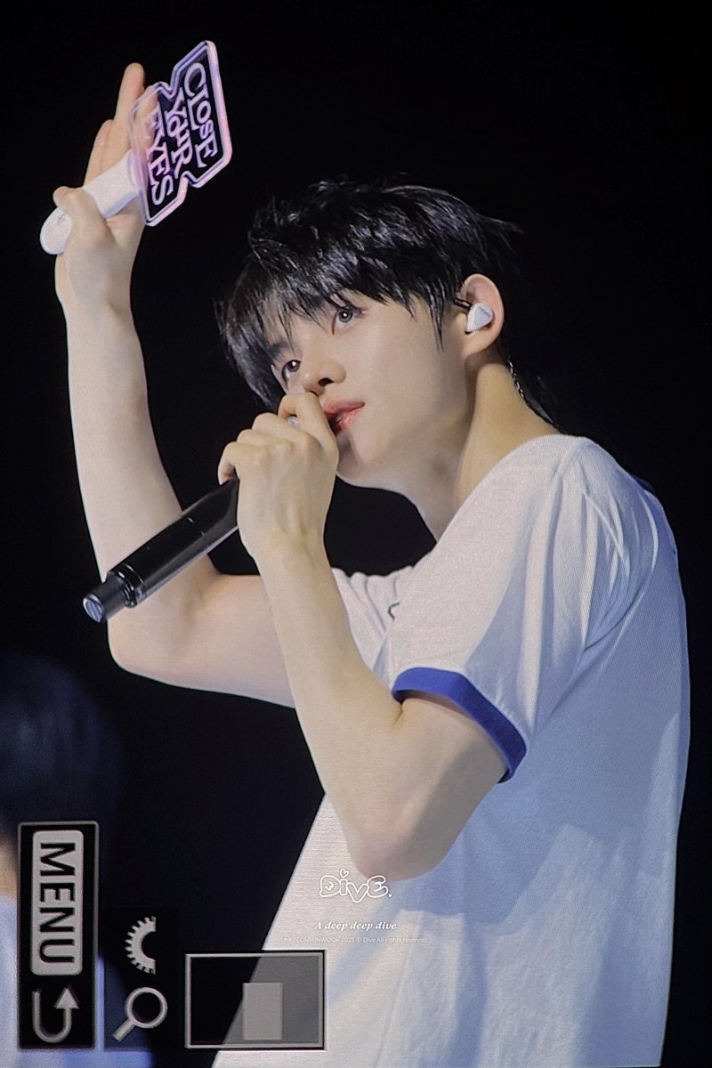 250524 반짝반짝빛나는눈을봐서 너무너무행복했어요😻
#전민욱 #JEONMINWOOK
#클로즈유어아이즈 #CLOSEYOUREYES
