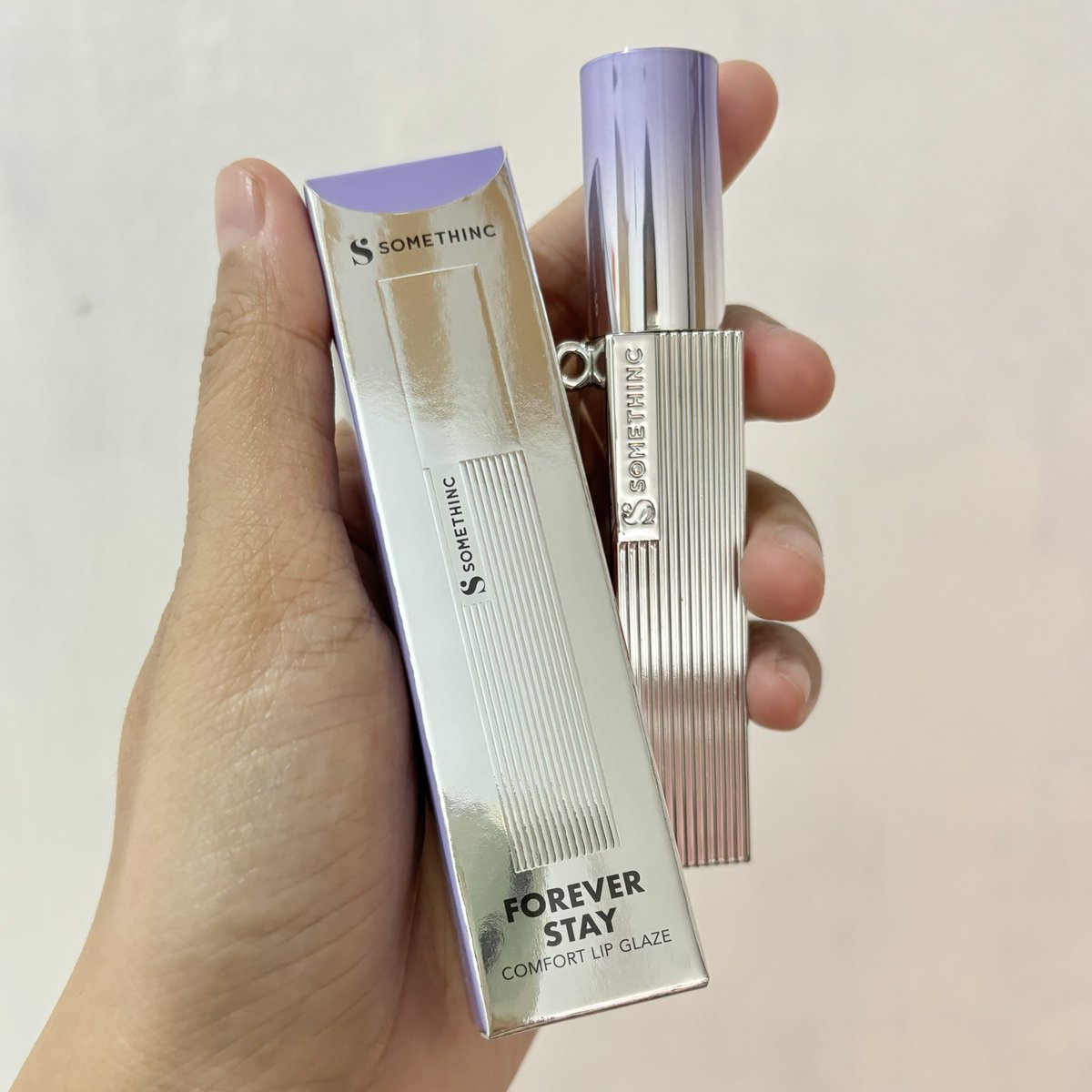 nadyakhanza's tweet photo. nemu base ombre lagiiii…. ini punya lip glaze dari somethinc, gokilll ini mah lebih ringan gak perlu di kocok, gak lengket juga, stainnya juga lumayan 😭🫵🏻

two toned lips coba pakai shade 02 (Hustle)
🔗https://t.co/zN8gZGm8H8

dipakai single juga bagus kok bikin fresh⤵️ https://t.co/DyDs9mDX5N