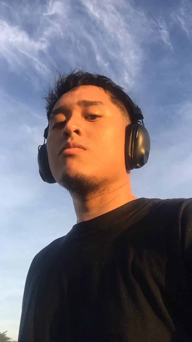 red_olis's tweet photo. Papawis? 💦 https://t.co/fllMT9txei