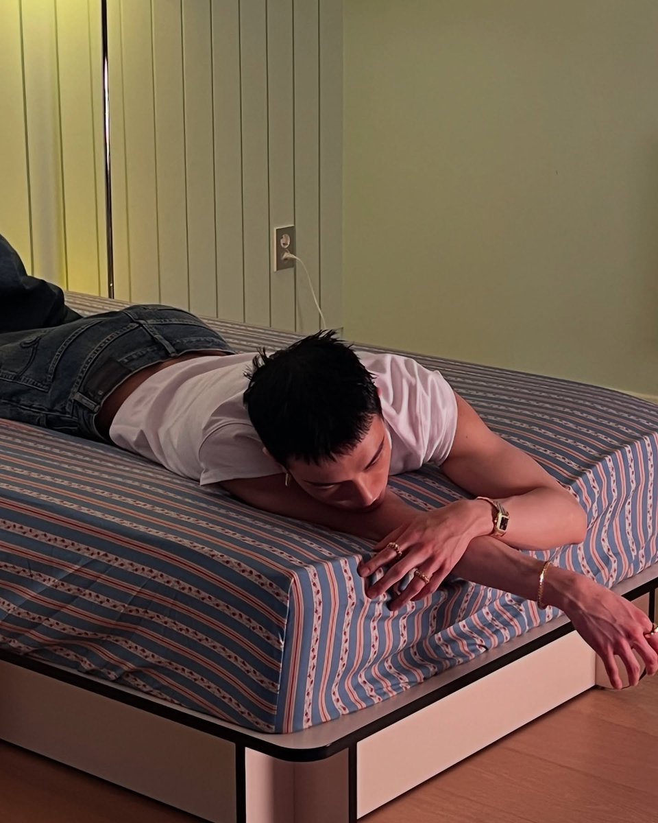 hyunjin pics tweet media