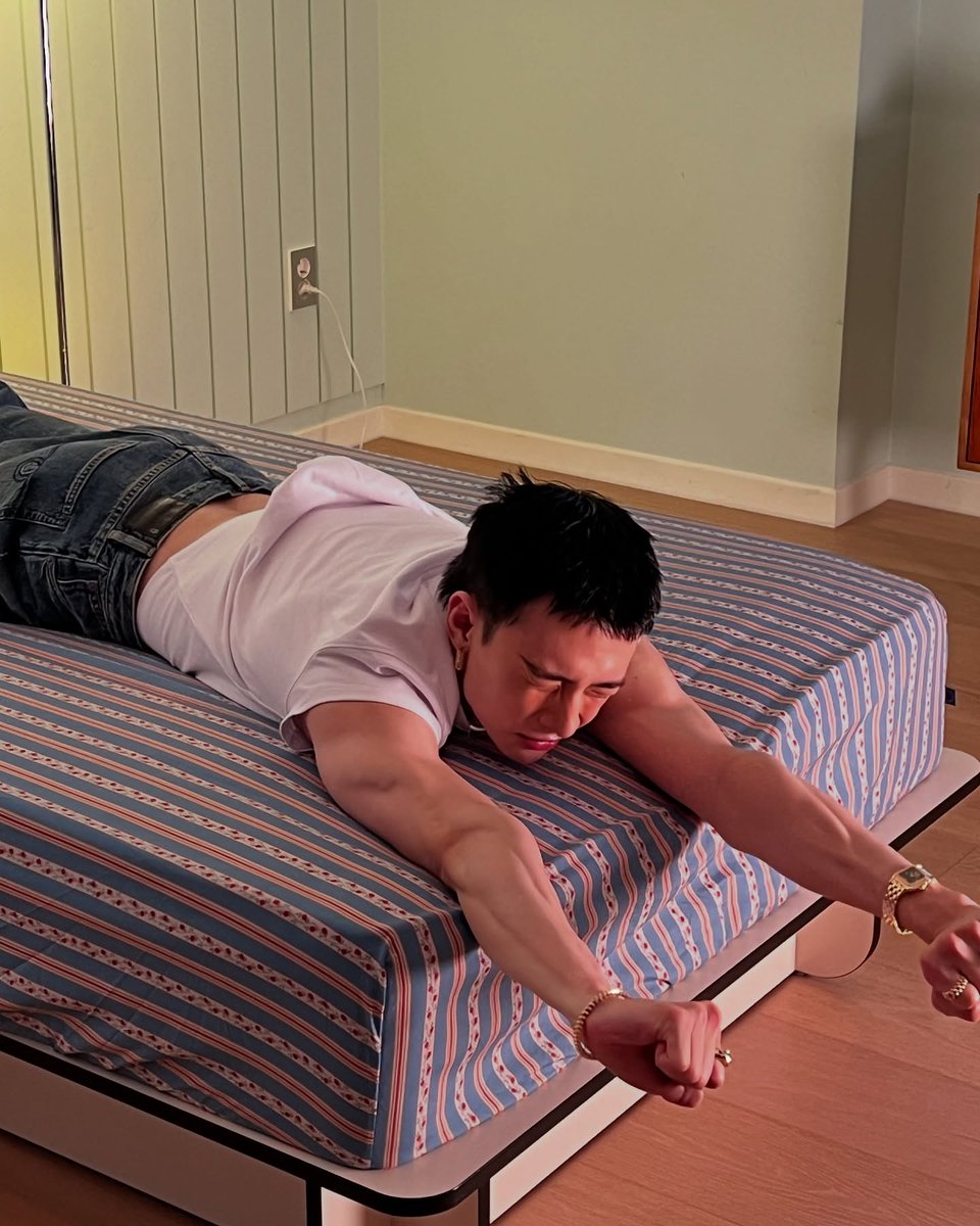 hyunjin pics tweet media