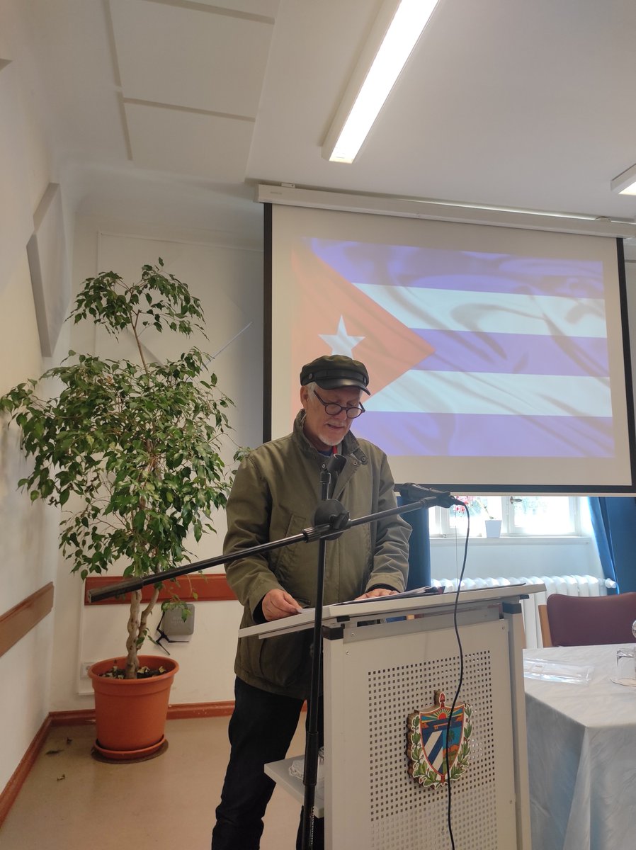 EmbaCuba_RFA's tweet photo. Inicia en #Berlín IX Encuentro Nacional de Cubanos Residentes en #Alemania. Representadas las Asociaciones de Cubanos #LaEstrella y #AmoEstaIsla. Rinden también homenaje a #Martí en 130 Aniversario de su caída en combate.
#PorCubaManosyCorazón https://t.co/jAaJcgjmZG