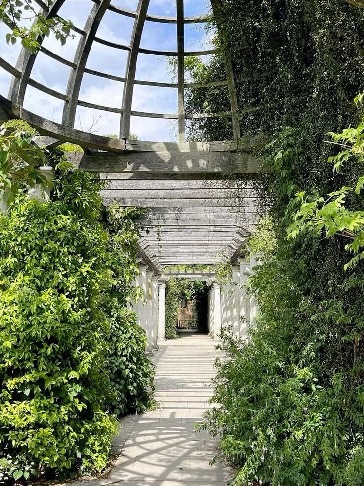 SultanAngger's tweet image. 4 places to go for a weekend walk in London 🇬🇧