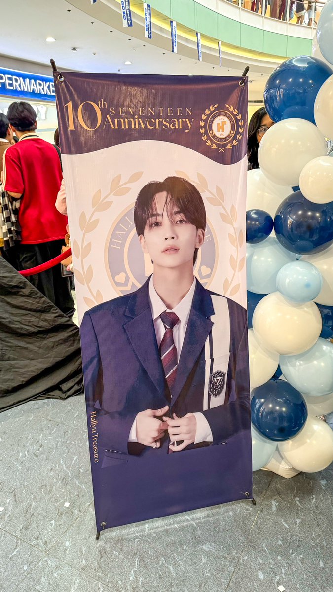 prodyoonzino's tweet photo. celebrated @pledis_17βs 10th anniversary with etivac carats π©·π©΅ #GoingDecade https://t.co/qYQ3LgJLx0