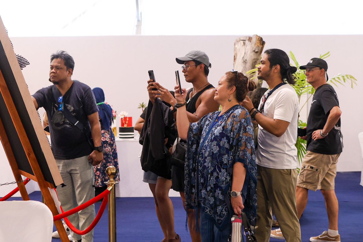 Day 2 at Maldives Expo 2025 is in full swing! Visitors continue to explore and engage with innovative displays and experiences that highlight the future of Maldivian creativity and development.
#CreativeMaldives #MaldivesExpo2025 #MvExpo25 #DhiveheenahIskan