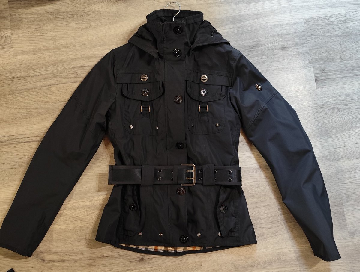 Kennt einer von euch jemanden, der Interesse an einer neuwertigen Wellensteyn Chocolate in XS in schwarz hat?

Ist zu schade, um im Schrank zu hängen und sucht eine neue Besitzerin. 150 € VB, Versand versichert 👍🏻