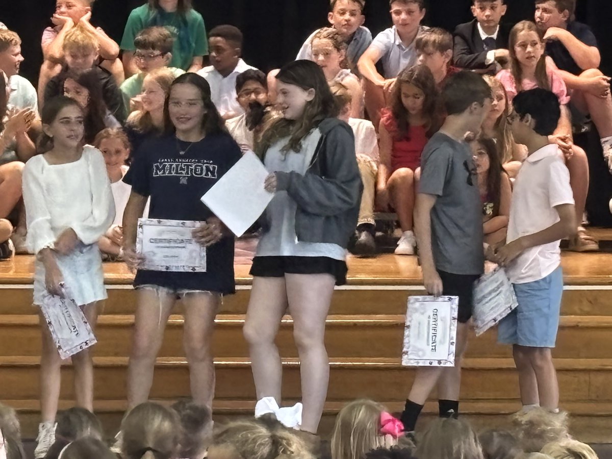 Last PBIS celebration of the year. Huge smiles for House winners &amp; complete with House mascots #4houses1pack <a href="/SweetAppleES/">Sweet Apple Elem</a>