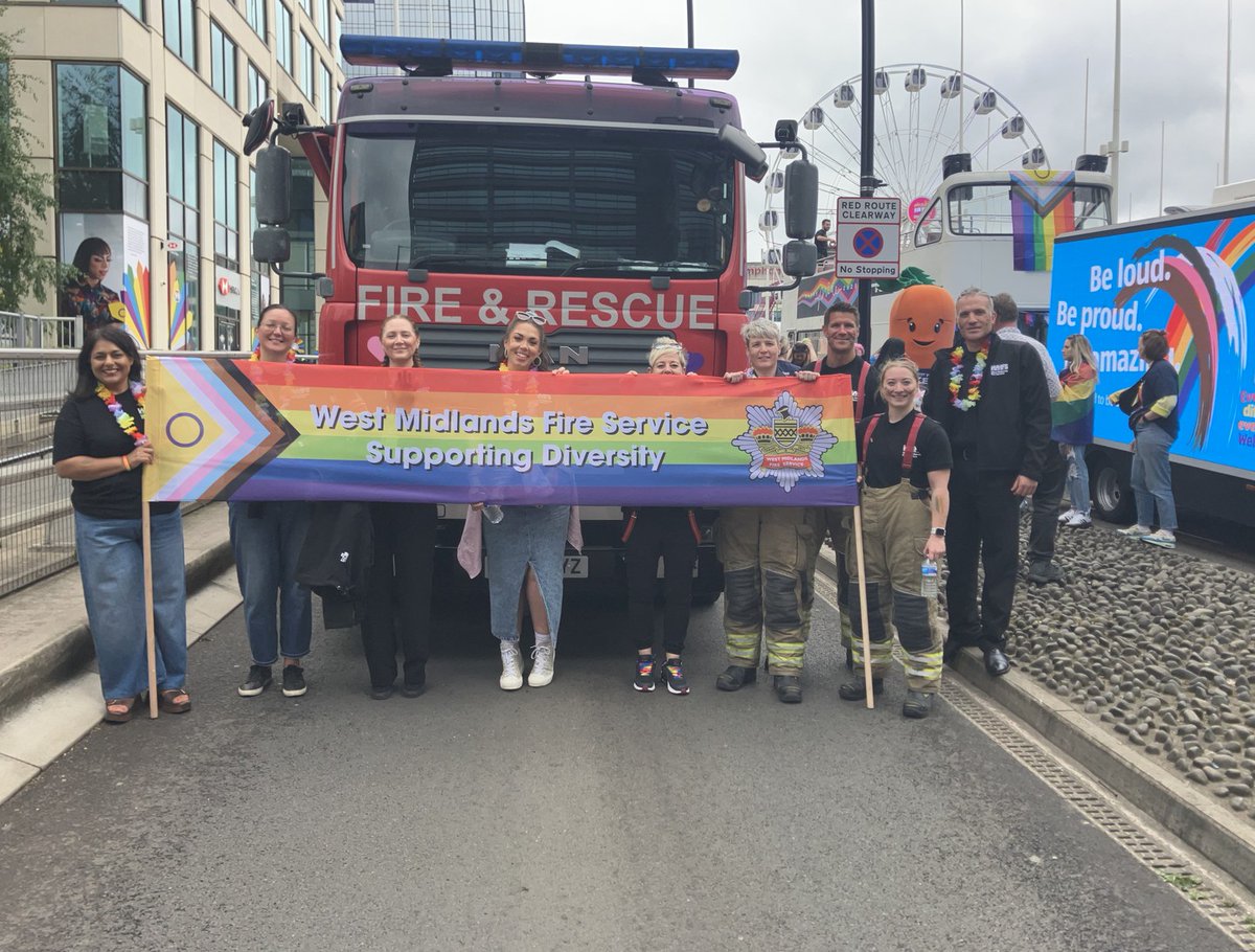 West Midlands Fire Service (@westmidsfire) on Twitter photo π Happy Birmingham Pride from all of us at West Midlands Fire Service!
<a href="/CFO_WMFS/">Simon Tuhill</a> joined our teams at HQ before heading out with our Pride float for the parade πβ¨
π Give us a wave if you see us, stay safe, and enjoy!
#WeAreProud #WeAreWMFS #BirminghamPride #LoveIsLove π Happy Birmingham Pride from all of us at West Midlands Fire Service!
<a href="/CFO_WMFS/">Simon Tuhill</a> joined our teams at HQ before heading out with our Pride float for the parade πβ¨
π Give us a wave if you see us, stay safe, and enjoy!
#WeAreProud #WeAreWMFS #BirminghamPride #LoveIsLove