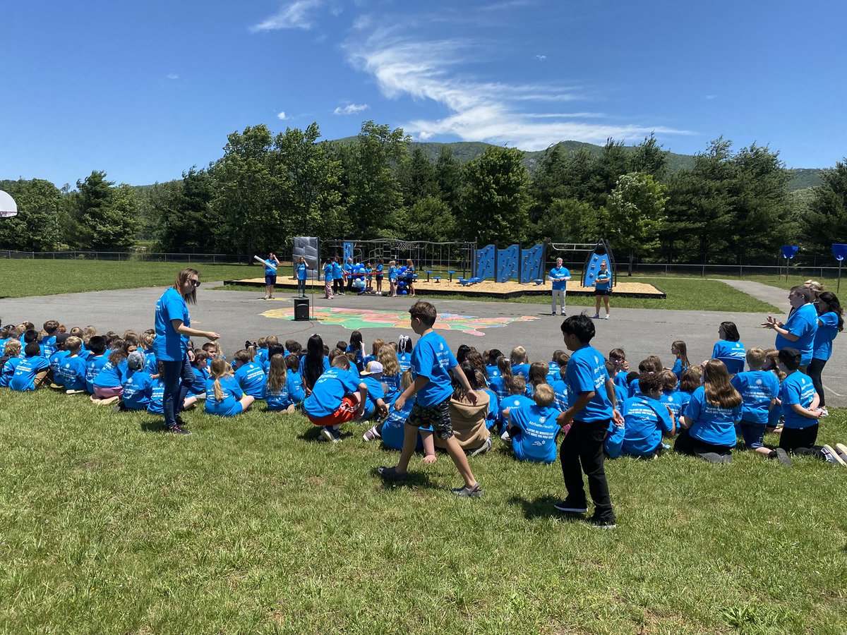 MBaker_RunSun's tweet image. It was a great day to be a #Lion and #Panther! Celebrating the Ribbon Cutting of a brand new playground thanks to @Panthers #Play60 @McDowell590