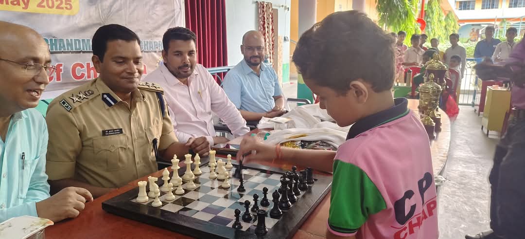 ChhapraToday's tweet photo. वरीय पुलिस अधीक्षक डॉ कुमार आशीष ने 32वीं सारण जिला शतरंज प्रतियोगिता 2025 का किया उद्घाटन
@ipskumarashish
#Chess #Saran #Chhapra #ChhapraToday https://t.co/iYi1h5Hoh8