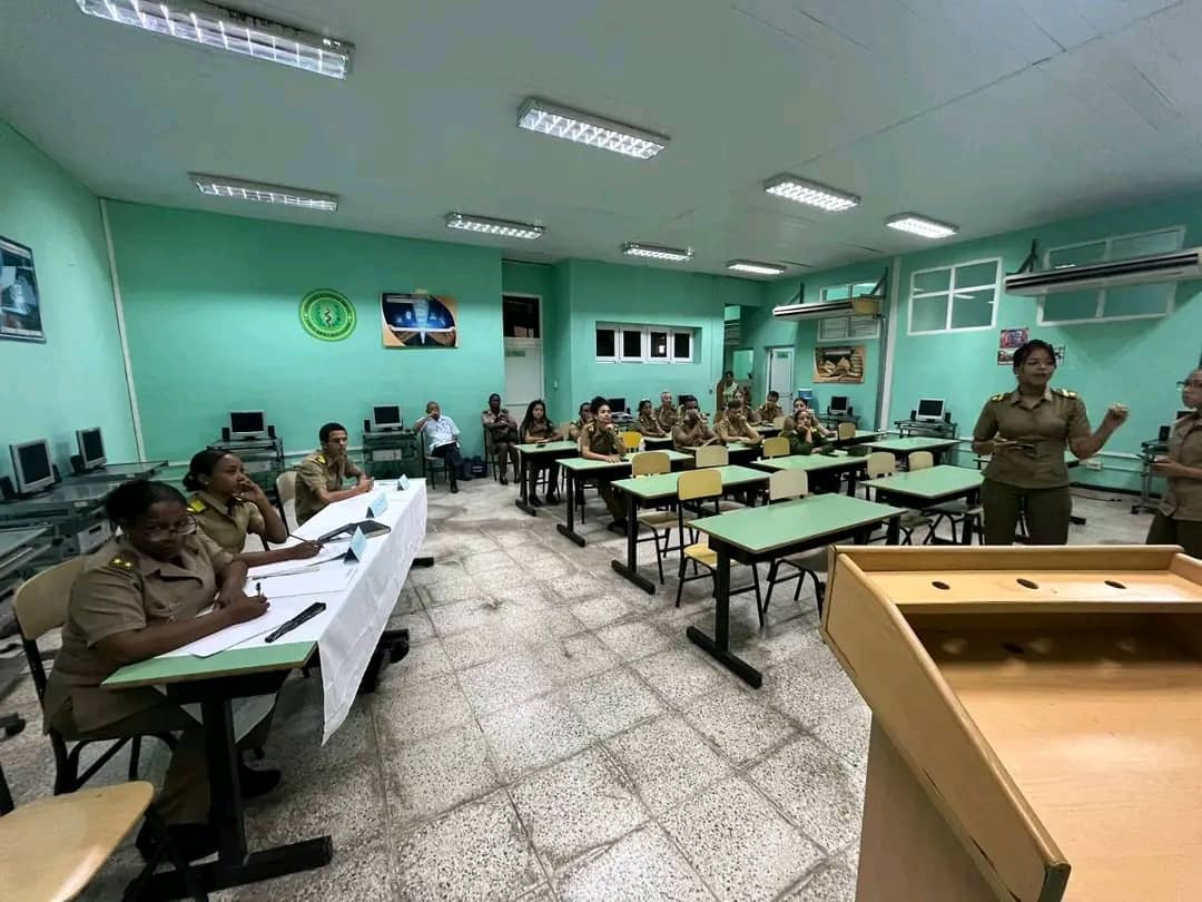 🧠✨ ¡La investigación nos impulsa! 
En la VII Sociedad Científica Militar de los Alumnos logramos participación récord y sumamos varias instituciones de nivel superior. 
La ciencia nos une y nos prepara para el futuro. 
¡Investigar es crecer!