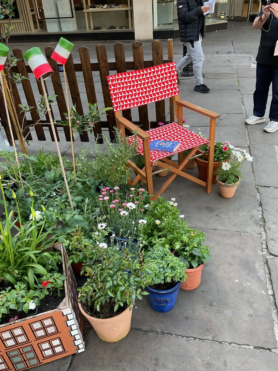 Tom Jameson 🐝 (@ghostlytom) on Twitter photo <a href="/bertsbooks/">Bert’s Books</a> Still reading ‘The Fellowship of Puzzlemakers’ by <a href="/samuelburr/">Samuel Burr</a> as I’ve been busy all week with my <a href="/MCRFlowerFest/">The Manchester Flower Festival</a> garden next…but my reading corner has has a serious upgrade…. <a href="/bertsbooks/">Bert’s Books</a> Still reading ‘The Fellowship of Puzzlemakers’ by <a href="/samuelburr/">Samuel Burr</a> as I’ve been busy all week with my <a href="/MCRFlowerFest/">The Manchester Flower Festival</a> garden next…but my reading corner has has a serious upgrade….
