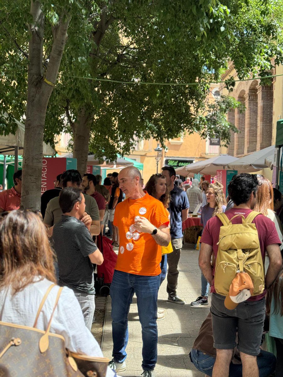 Ajuntament de Vilafranca del Penedès (@vilafrancaaj) on Twitter photo 🛍️Avui Mercat d’Economia Social i Solidària La Masovera organitzat per <a href="/coopsetania/">Coopsetània</a> i <a href="/VilafrancaAj/">Ajuntament de Vilafranca del Penedès</a> a les places de l’Oli i del Vall del Castell, amb visita del DG <a href="/econ_socialcat/">Economia social</a> <a href="/davidbonvehi/">David Bonvehí</a>, l’alcalde <a href="/FRomeroGamarra/">FranCisco Romero Gamarra</a> i el regidor de <a href="/promecovila/">Promoció Econòmica</a> Miquel Medialdea.
#vilafranca 🛍️Avui Mercat d’Economia Social i Solidària La Masovera organitzat per <a href="/coopsetania/">Coopsetània</a> i <a href="/VilafrancaAj/">Ajuntament de Vilafranca del Penedès</a> a les places de l’Oli i del Vall del Castell, amb visita del DG <a href="/econ_socialcat/">Economia social</a> <a href="/davidbonvehi/">David Bonvehí</a>, l’alcalde <a href="/FRomeroGamarra/">FranCisco Romero Gamarra</a> i el regidor de <a href="/promecovila/">Promoció Econòmica</a> Miquel Medialdea.
#vilafranca