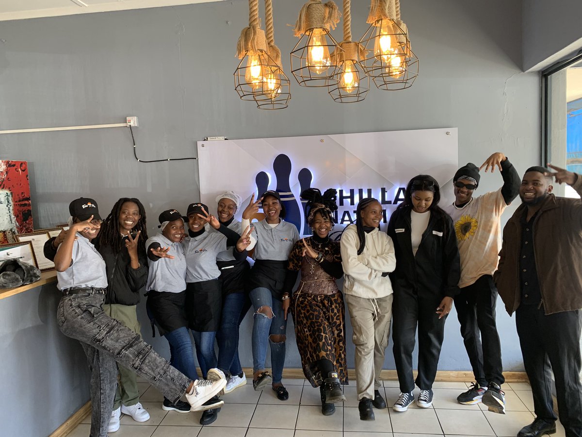 We in BULAWAYO and they showing me love!!! 
You would have thought Im Chitown!!
Shoutout to the staff at Chilla Nathi!!

Catch me at SKAP @ 3PM came with all the vibes