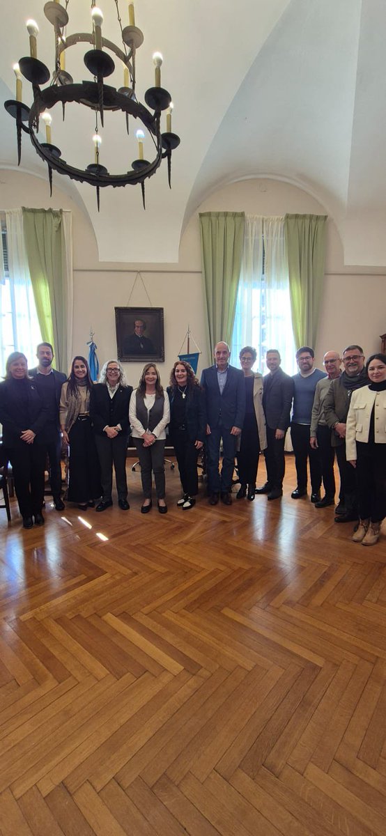 AnaliaAntik's tweet photo. “Jornada Internacional de vinculación de los procesos de enseñanza del Derecho Administrativo”
Excelente encuentro en la Facultad de Ciencias Jurídicas y Sociales de la UNL entre Brasil y Argentina, para escuchar a jóvenes investigadores. https://t.co/omTuuyn3hZ