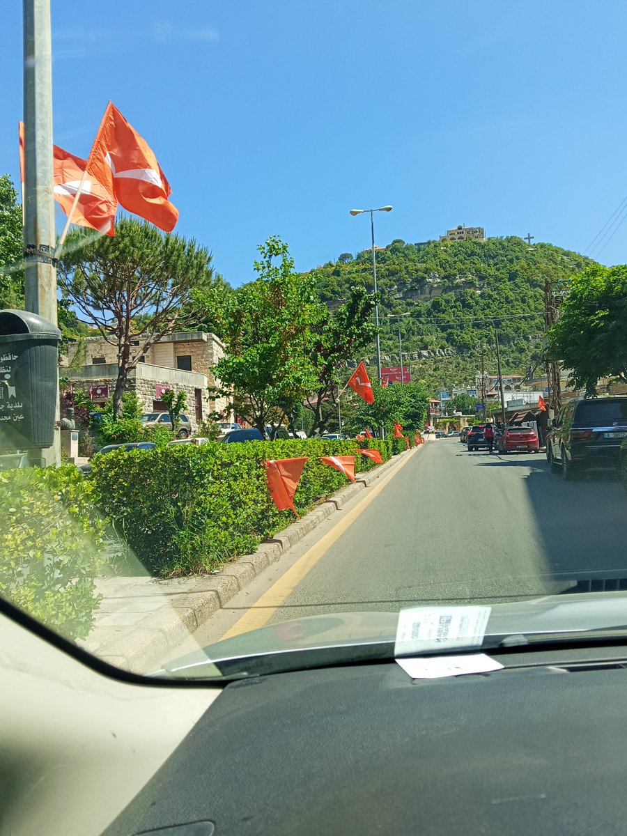 محل ما بدنا منشك العلم 
وال مش مصدق يبرم تنفرجيه