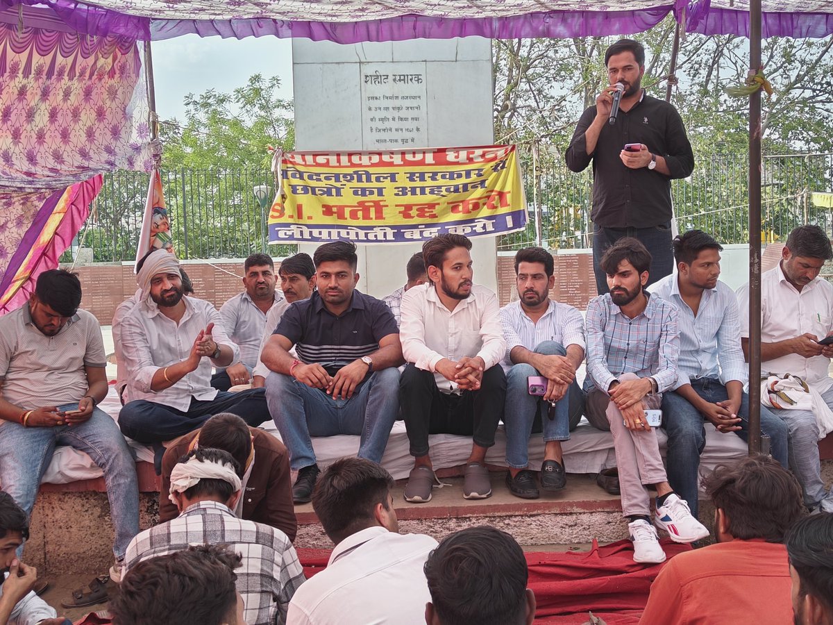 तुम्हारे हक़ों के लिए वो लड़ाका ,अपना सब कुछ हार रहा है 
उठो जवानों कूच करो , तुम्हें हनुमान बेनीवाल पुकार रहा है 
- हनुमान बेनीवाल ✊
C/P
🗓️ दिनांक 25 मई
📍VT, रोड़ मानसरोवर,जयपुर

<a href="/hanumanbeniwal/">HANUMAN BENIWAL</a> <a href="/DoliThansingh/">Than Singh Doli</a>
#SI_भर्ती_2021_रद्द_करो
#युवा_आक्रोश_महारैली